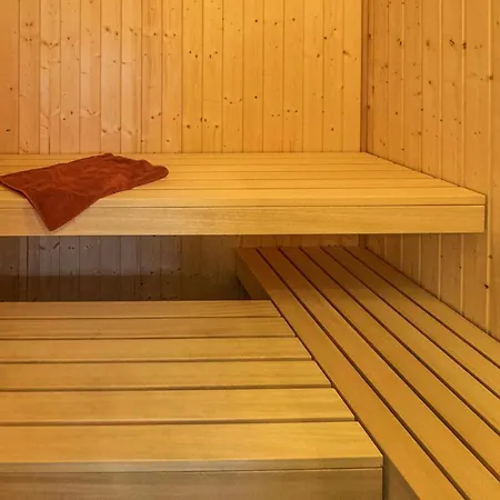 Feriehus Beautiful Home In Krems Iiwarderbrueck With Sauna Gols