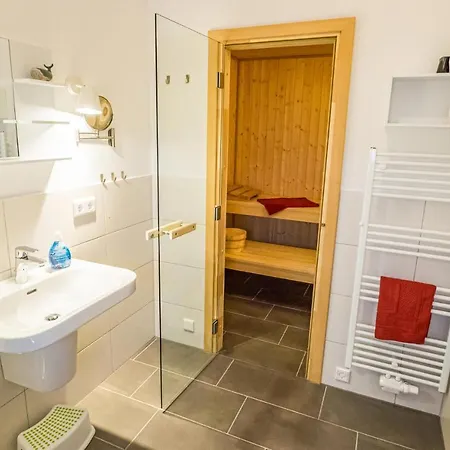 Feriehus Beautiful Home In Krems Iiwarderbrueck With Sauna *